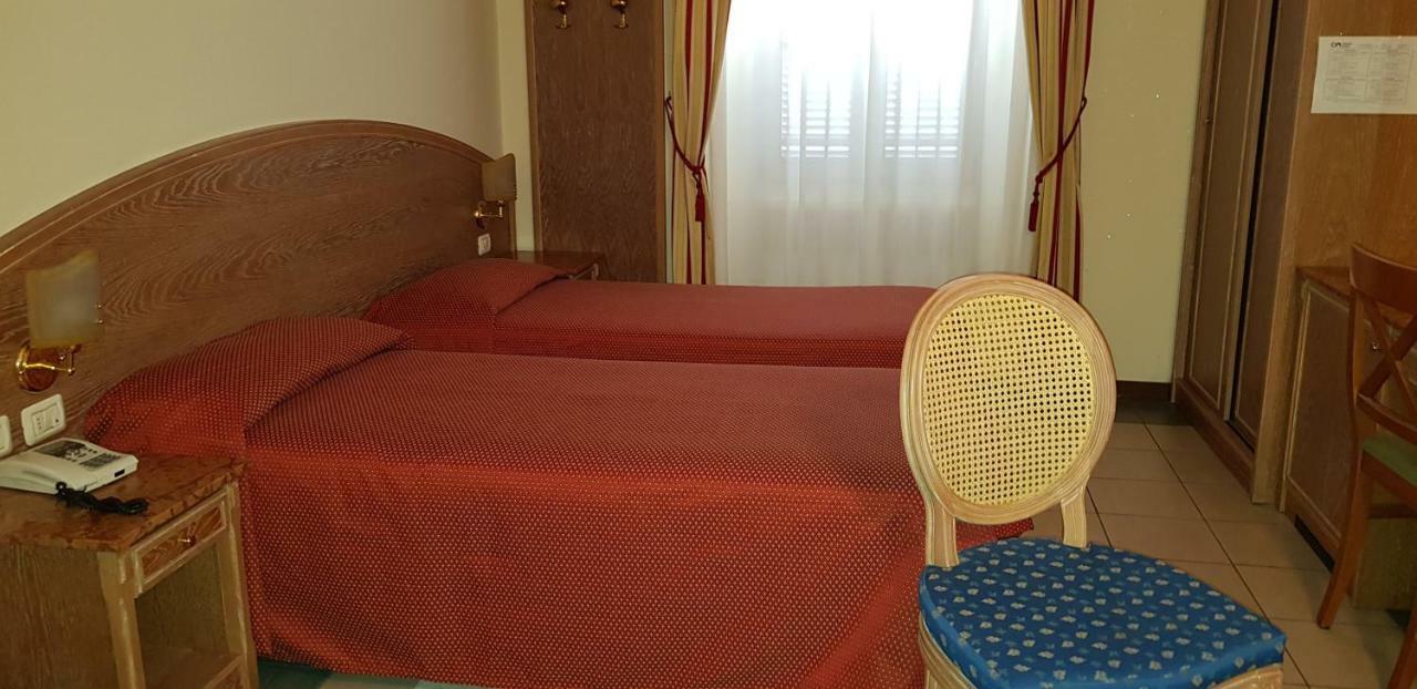 Hotel La Cupola Novara Ngoại thất bức ảnh
