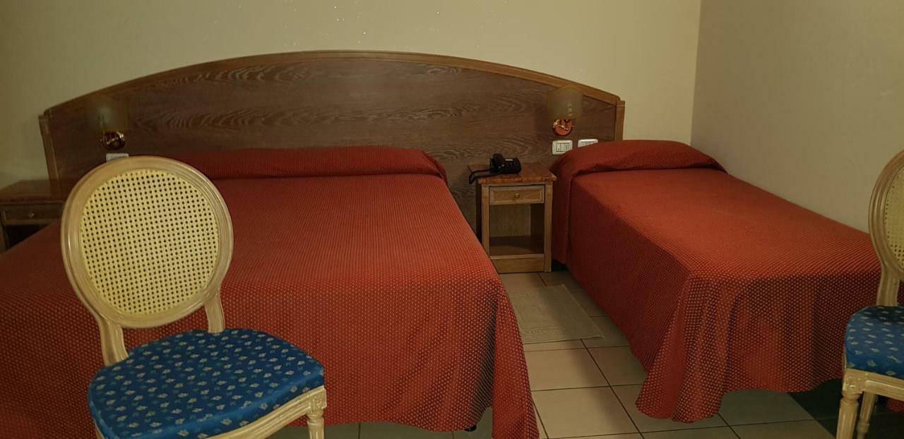 Hotel La Cupola Novara Ngoại thất bức ảnh